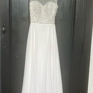 Stunning white dress with beading/crystals, open back, perfect for prom!